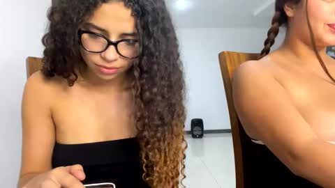 Snapshot of isabellakoffs chatting on January 2025 03:59:01 AM Isabella.. back again online show from January 2025 03:59:01 AM