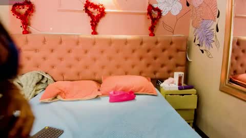 Snapshot of isabellaluxe chatting on September 2025 01:01:01 PM IsabellaLuxe online show from September 2025 01:01:01 PM