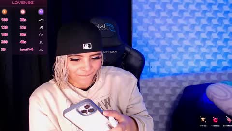 Snapshot of isabellamoutt chatting on January 2025 02:37:01 AM Isabella Mout online show from January 2025 02:37:01 AM