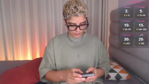 Isabella Mout  online show from December 2025 02:06:01 AM