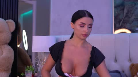 IsabelleHunt online show from September 2025 05:12:01 AM