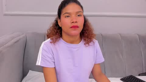 Snapshot of isabellsmmith chatting on January 2025 10:17:01 AM Isabellsmmith online show from January 2025 10:17:01 AM