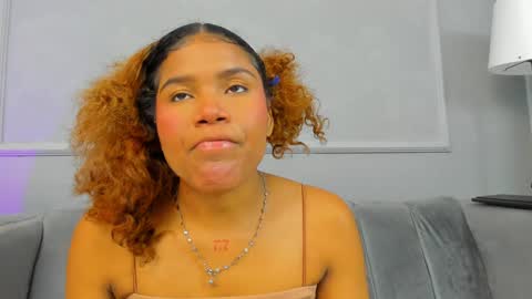 Snapshot of isabellsmmith chatting on February 2025 03:37:02 AM Isabellsmmith online show from February 2025 03:37:02 AM