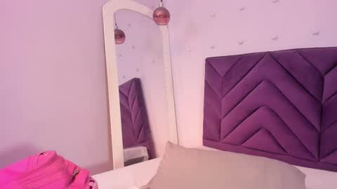 Snapshot of isabellsmmith chatting on September 2025 07:41:02 PM Isabellsmmith online show from September 2025 07:41:02 PM
