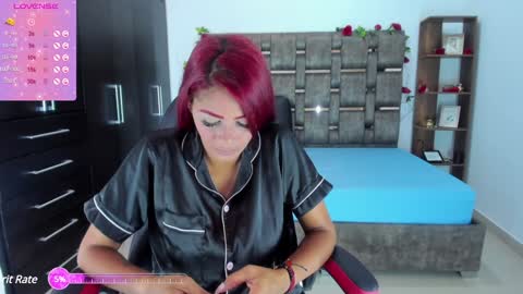 Snapshot of isabelreyes_ chatting on January 2025 02:26:01 AM Hi mi name is Isabel online show from January 2025 02:26:01 AM