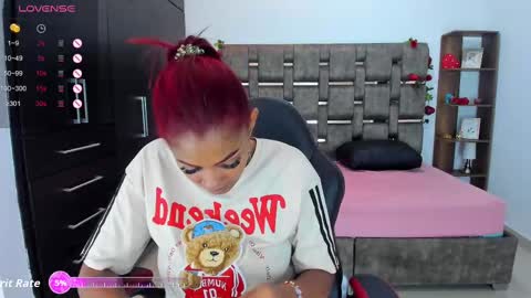 Snapshot of isabelreyes_ chatting on October 2025 01:53:02 PM Hi mi name is Isabel online show from October 2025 01:53:02 PM