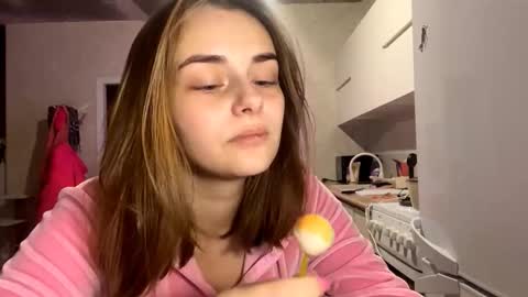 Snapshot of isauratorkelson chatting on December 2025 01:13:01 AM Issa online show from December 2025 01:13:01 AM