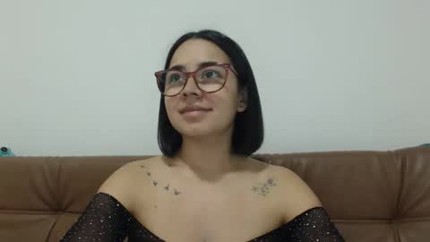 Emma online show from October 2025 12:52:02 AM