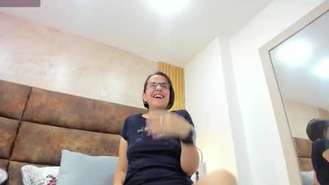 Isis online show from November 2025 09:37:01 PM