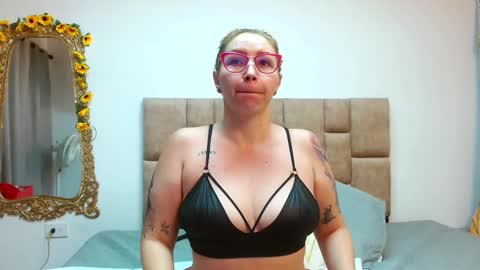 isisduzan online show from February 2025 09:31:02 AM