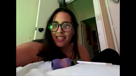 Snapshot of islandmilf777 chatting on February 2025 09:05:01 AM BiancaRose online show from February 2025 09:05:01 AM
