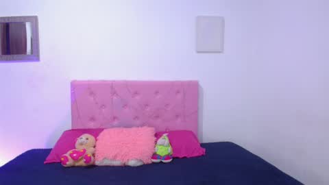 issa_kitty online show from February 2025 07:41:01 PM