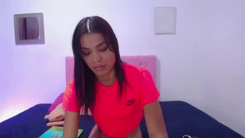 issa_kitty online show from February 2025 06:20:01 PM