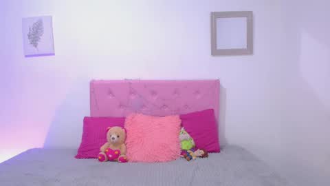 issa_kitty online show from March 2025 08:01:02 PM