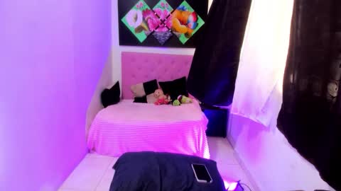 issa_kitty online show from November 2025 07:12:01 PM