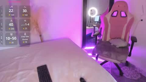 Snapshot of issabella_grey chatting on October 2025 06:47:02 PM Isa Goddes online show from October 2025 06:47:02 PM