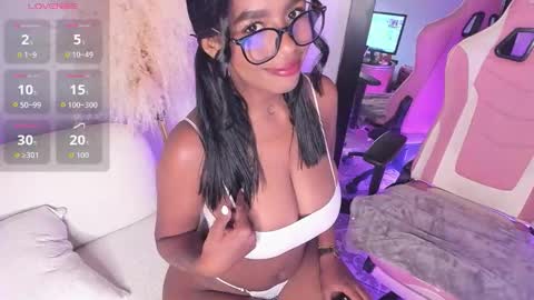 Snapshot of issabella_grey chatting on October 2025 09:13:02 PM Isa Goddes online show from October 2025 09:13:02 PM