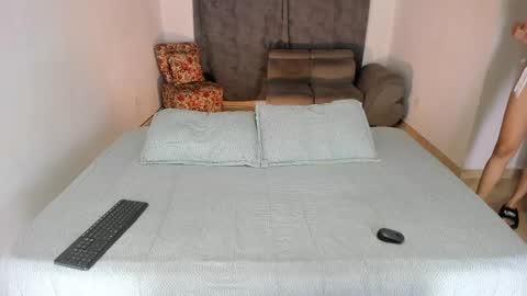 Isabella  online show from March 2025 06:00:02 AM