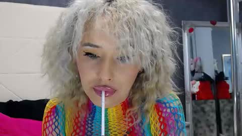 IssaSmyth online show from January 2026 04:22:01 PM