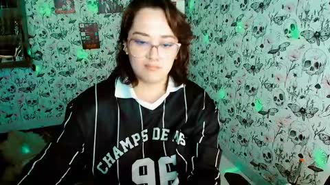 Yiz online show from May 2026 10:50:03 PM