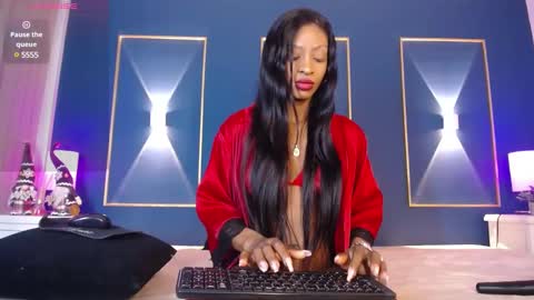 Snapshot of issyrosse chatting on December 2024 12:34:02 PM Isabelle online show from December 2024 12:34:02 PM