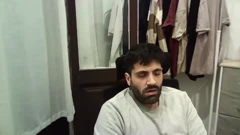 italianboybcn online show from November 2025 08:30:01 PM