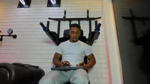 Italo Moore online show from November 2025 11:23:02 AM