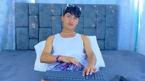 ithan_kingtwin online show from May 2026 01:38:01 PM