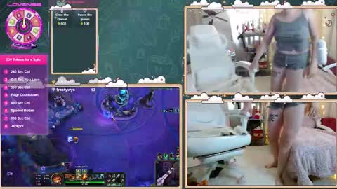Snapshot of ithuriella chatting on October 2025 04:55:01 PM ithuriella online show from October 2025 04:55:01 PM