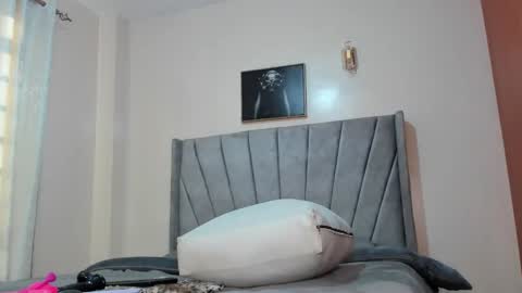 Snapshot of its_canella chatting on January 2025 04:34:01 AM canella online show from January 2025 04:34:01 AM