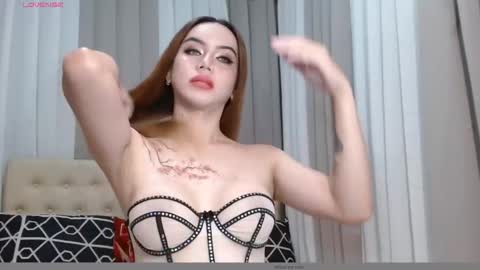 Snapshot of its_emilyvillain chatting on November 2025 04:44:02 AM Emily online show from November 2025 04:44:02 AM