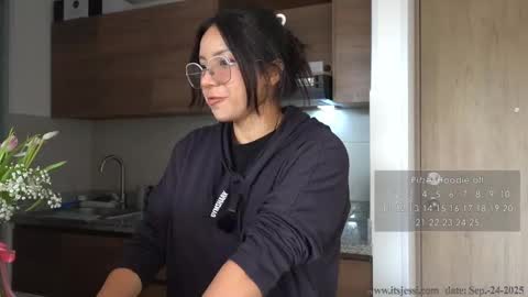 Jessi online show from September 2025 08:23:01 PM