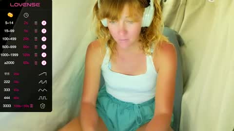 Snapshot of its_lily chatting on September 2025 02:03:02 AM Lily online show from September 2025 02:03:02 AM