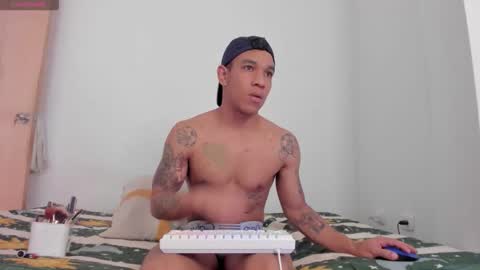 Snapshot of its_me_miley chatting on November 2025 01:13:01 PM Miley hurtado online show from November 2025 01:13:01 PM