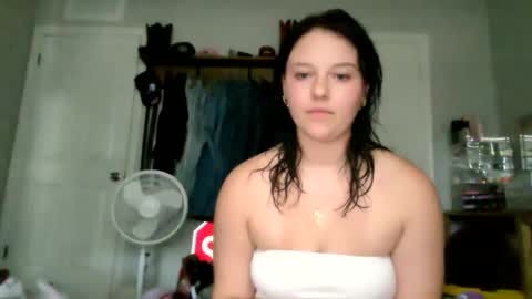 Snapshot of itsjustemmy chatting on April 2026 07:20:01 PM itsjustemmy online show from April 2026 07:20:01 PM