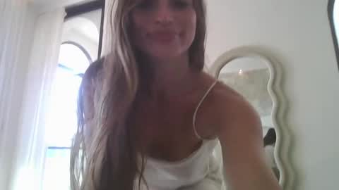 Snapshot of itskatarina chatting on June 2026 06:25:01 AM katarina online show from June 2026 06:25:01 AM