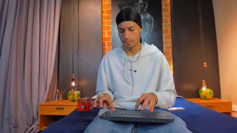 Snapshot of itszairen chatting on February 2026 03:43:01 AM itszairen online show from February 2026 03:43:01 AM