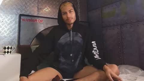 Snapshot of itszairen chatting on February 2026 04:29:01 AM itszairen online show from February 2026 04:29:01 AM