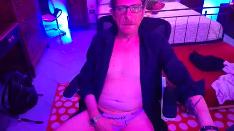 Snapshot of ivariello chatting on September 2025 07:50:01 PM yves online show from September 2025 07:50:01 PM