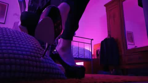 Snapshot of ivariello chatting on November 2025 05:07:01 AM yves online show from November 2025 05:07:01 AM