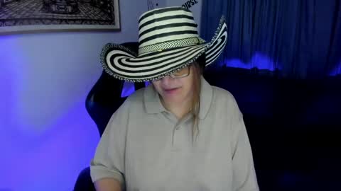 Snapshot of ivette_shaira chatting on May 2026 02:06:02 AM IVETTE online show from May 2026 02:06:02 AM