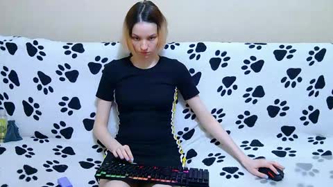 Snapshot of ivy__lester chatting on May 2026 05:56:01 AM Ivy and Lester online show from May 2026 05:56:01 AM