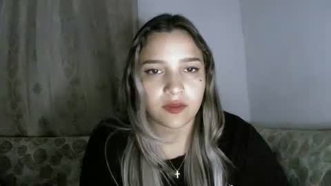 izzy_32 online show from March 2026 07:12:01 AM