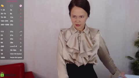 Queen of nylon  Victoria online show from January 2026 05:23:02 AM