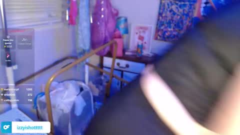 Snapshot of izzyishottttt chatting on February 2026 01:13:02 AM izzyishottttt online show from February 2026 01:13:02 AM