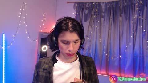 Hey im Jaxxxon check my info     online show from October 2025 09:43:02 AM