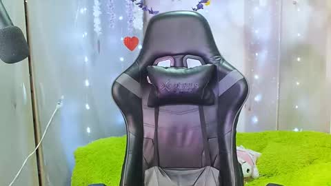 jade 18  online show from February 2025 11:48:01 PM