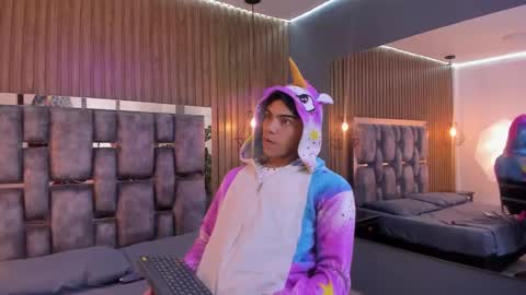 Jack online show from November 2025 04:45:02 AM