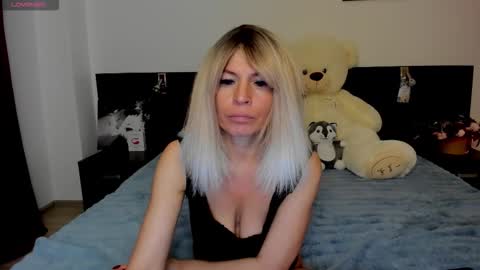 sallyevans online show from November 2025 09:31:01 AM