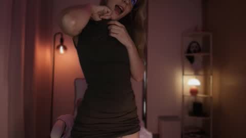 Linda Sofia help me get to 100 thumbs up online show from February 2026 02:41:01 AM